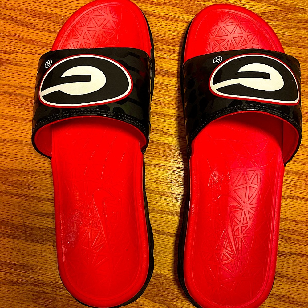 Georgia Bulldog Nike Slides For Women Size 7 slightly used, worn once indoors